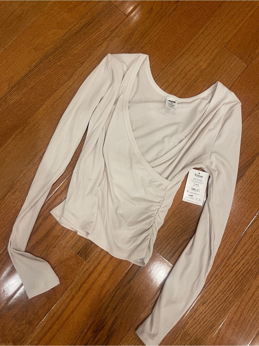 Avia Women's ribbed long sleeve Athletic Workout wrap knit cream top small nwt